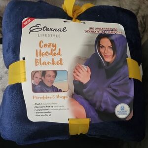 Eternal Lifestyle Cosy Hooded Blanket